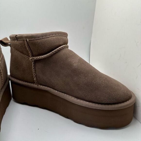 CUSHIONAIRE Women's Genuine Suede pull platform boot +Memory Foam 8 WIDE TAUPE - Picture 6 of 7